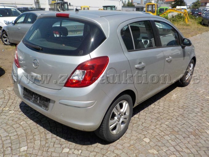 Heck- und Seitenansicht Opel Corsa