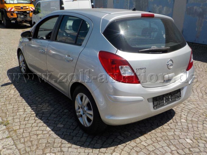 Heck- und Seitenansicht Opel Corsa