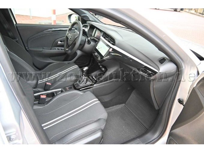 Innenansicht vorne rechts