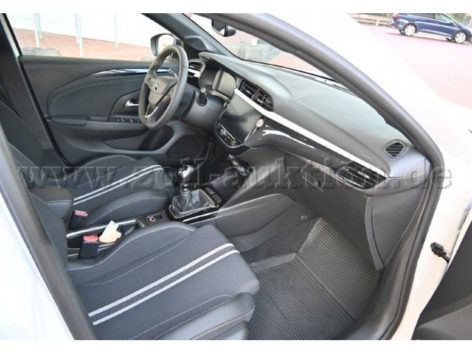 Innenansicht vorne rechts