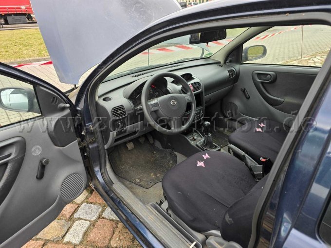 Opel Corsa - C 1.0 Ansicht Innenraum Fahrerseite