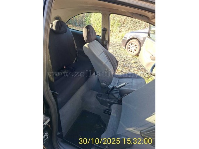 Opel Corsa rechts Innenraum hinten