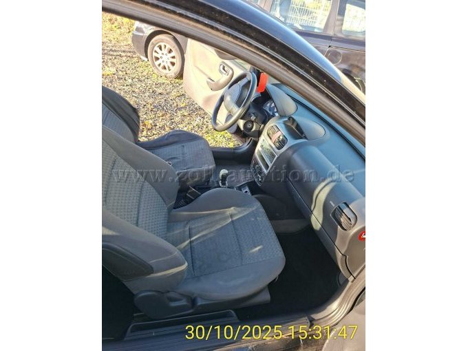 Opel Corsa rechts Innenraum Beifahrersitz