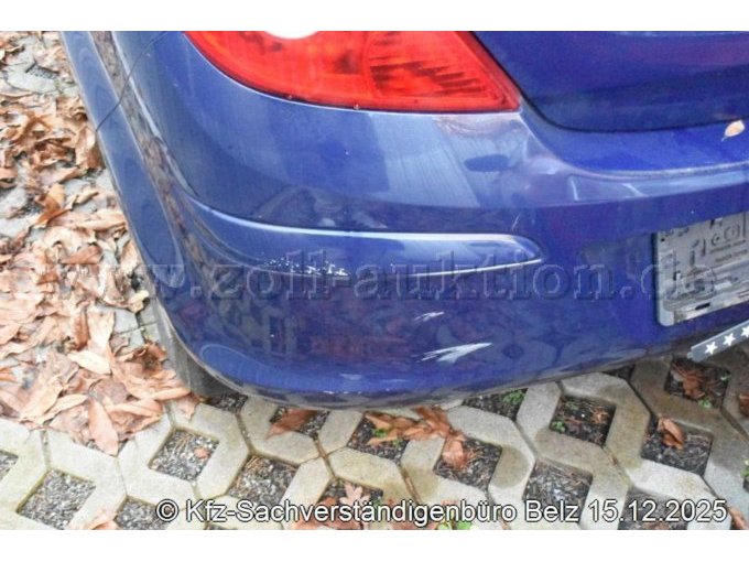 Schaden am Stoßfänger hinten