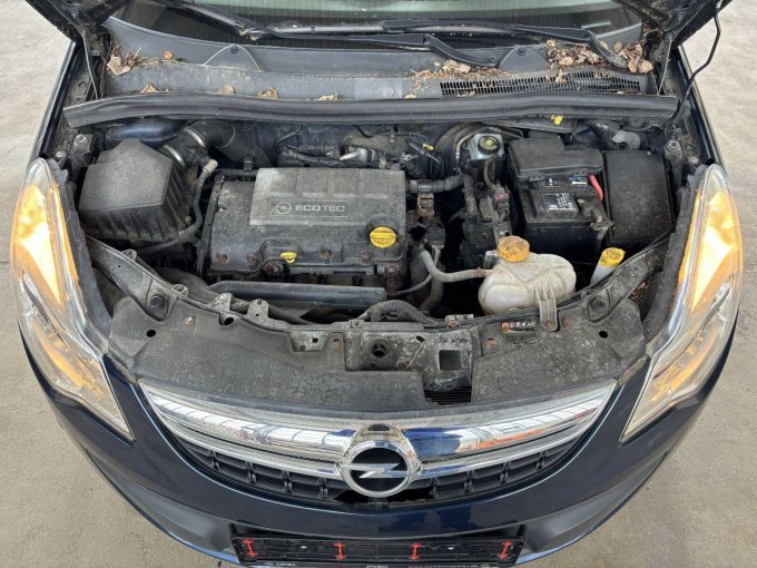 geöffneter Motorraum