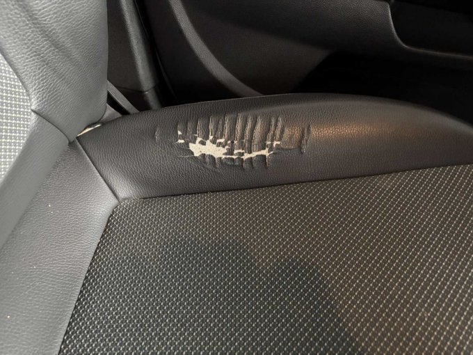 Sitzpolster Fahrersitz eingerissen