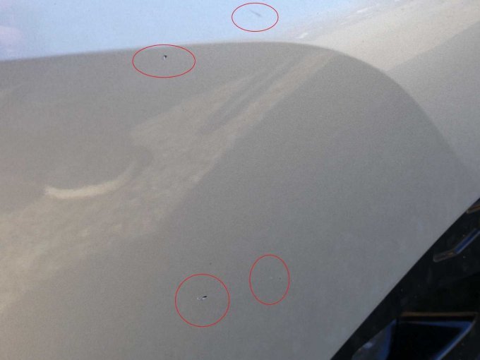 Beispiel Steinschlagschäden