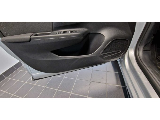 Kratzer an der Verkleidung Fahrerseite