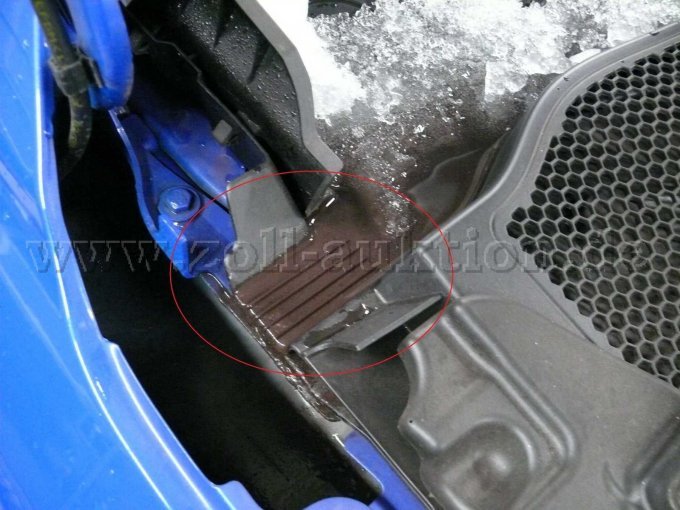 Beispielschaden Kohl- Erzablagerungen Motorraum