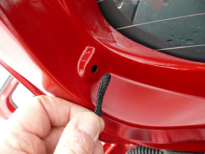 Beispielschaden Haltepunkt Laderaumabdeckung hinten links fehlt