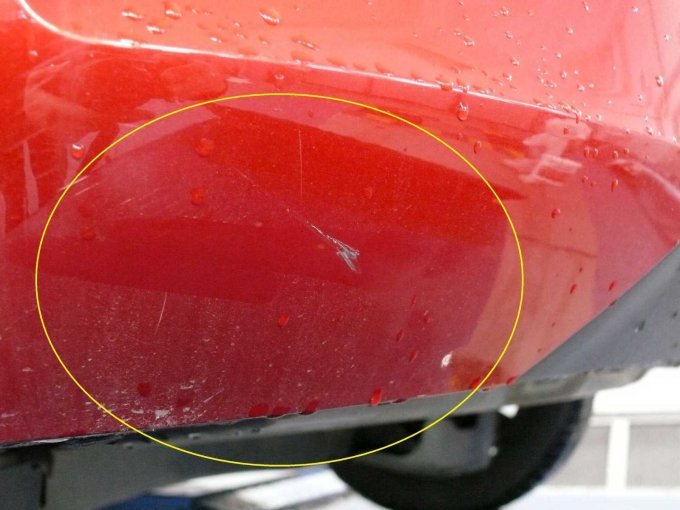 Beispielschaden Lackbesschädigung Stoßfänger hinten links unten