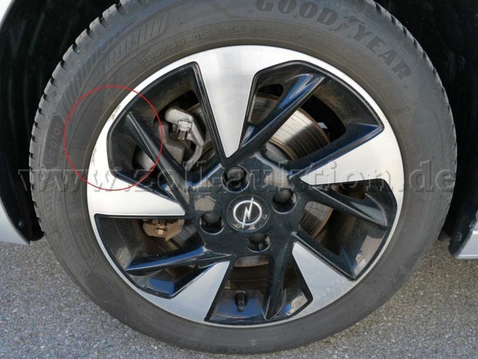 Beschädigung Felge vorn links
