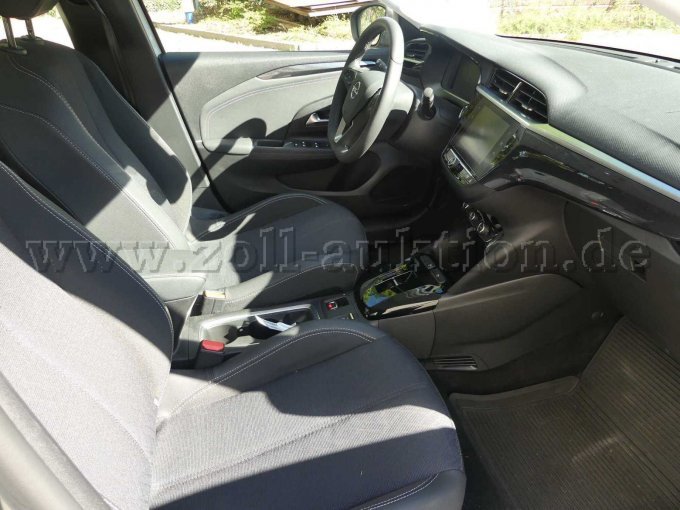 Einstieg und Fahrgastraum vorn rechts