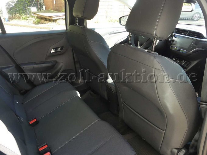 Einstieg und Fahrgastraum hinten rechts