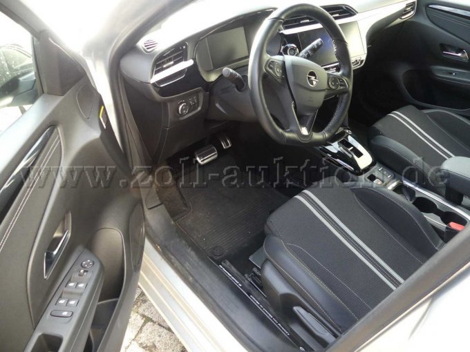 Einstieg und Fahrgastraum vorn links