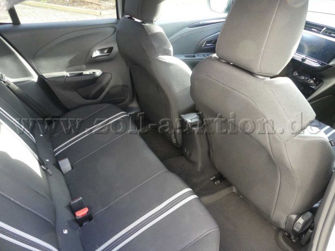 Einstieg und Fahrgastraum hinten rechts