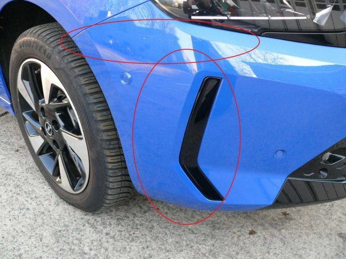 Beispielschaden Stoßfänger vorne rechts Lackkratzer (leichter Anfahrschaden)