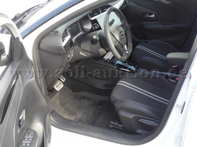 Innenraum_Vorn_Links