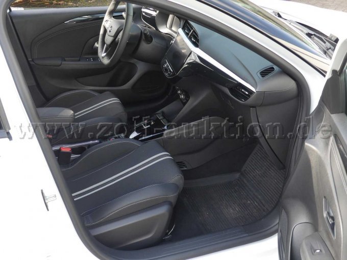 Innenraum_Vorn_Rechts