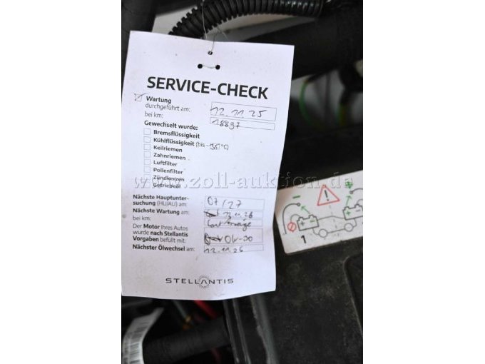 Ansicht Ölservicezettel in Motorraum