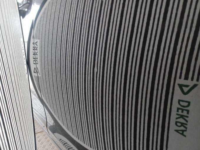 Altersbdingte Gebrauchsspuren rundum