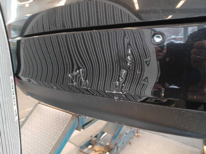 Stoßfänger hinten deformiert