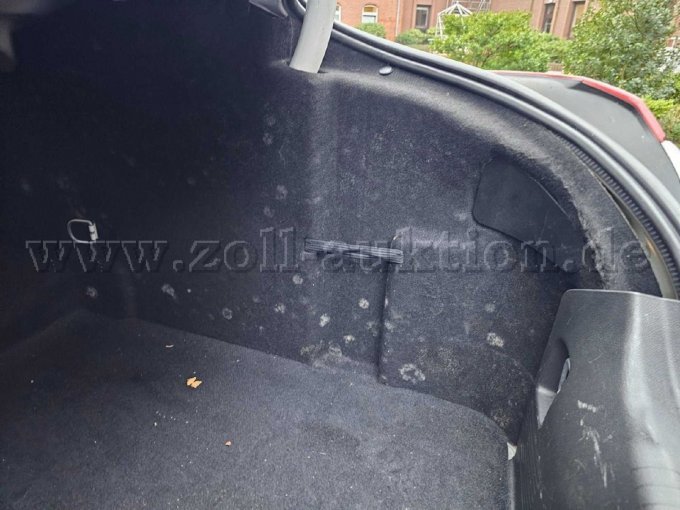 Schimmel Kofferraum rechts