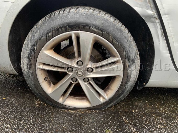 Luftleeres Hinterrad, rechts