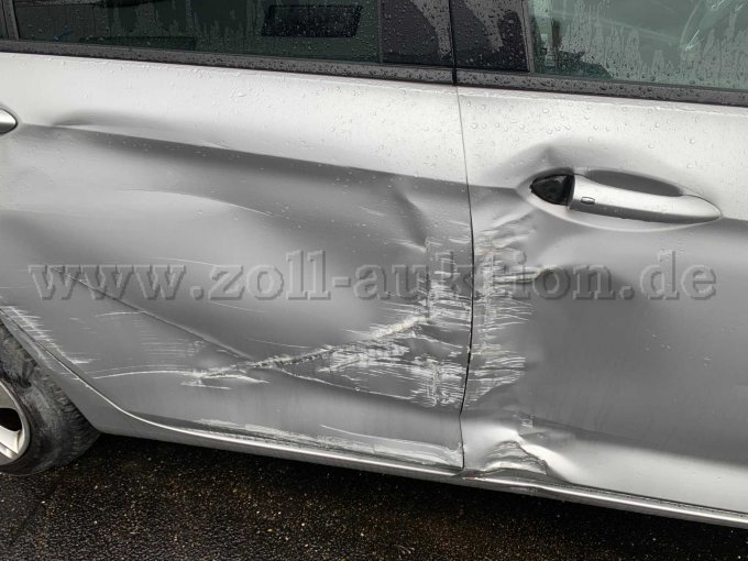 Beschädigung rechts