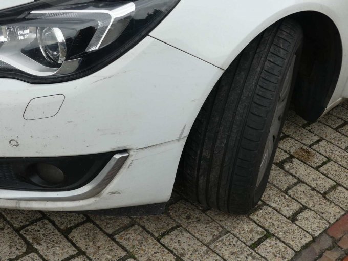 Beschädigungen Stoßfänger vorne