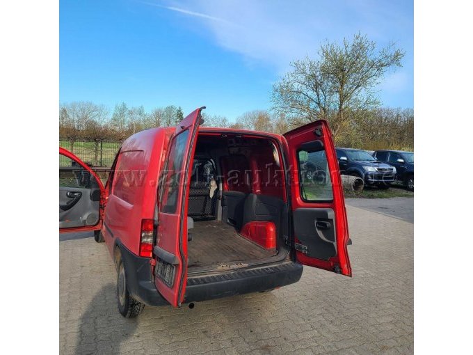 hinten offen