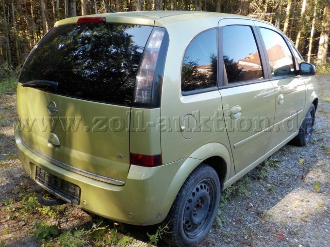 Heck- und Seitenansicht Pkw