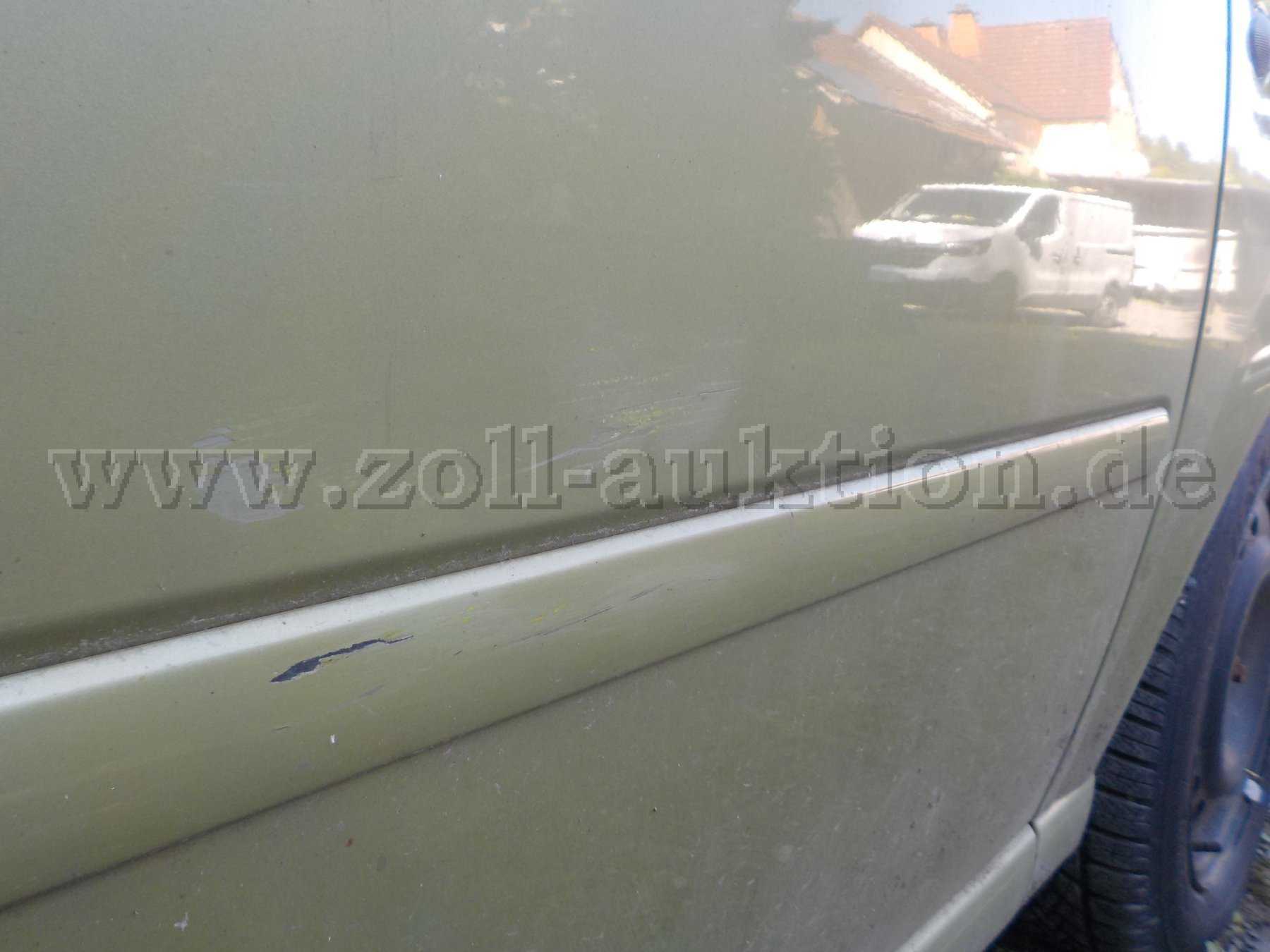 Detailbild Schramme an rechter Fahrzeugseite