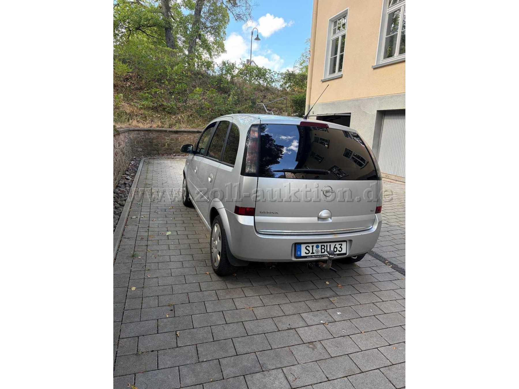 Fahrzeug von hinten links