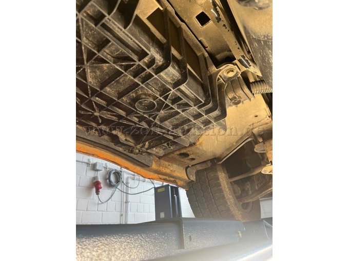 Unterboden Fahrtrichtung Links