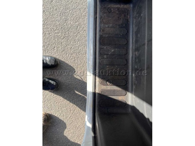 Detail Unfallschaden, Einstieg Tür hinten links