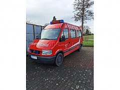 Seitliche Perspektive; fahrerseitig