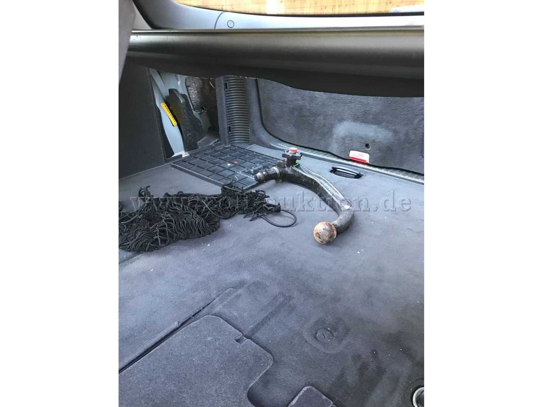 Kofferraum mit Anhängerkupplung