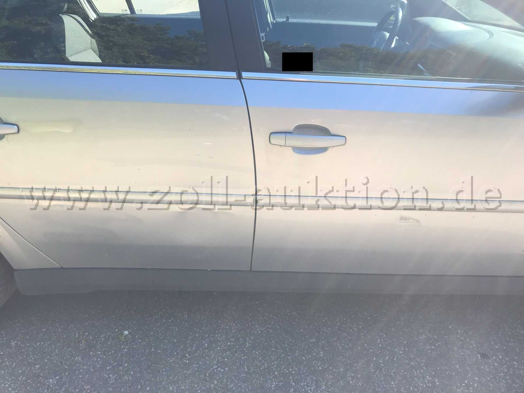 Rechte Seite Nahansicht mit Dellen