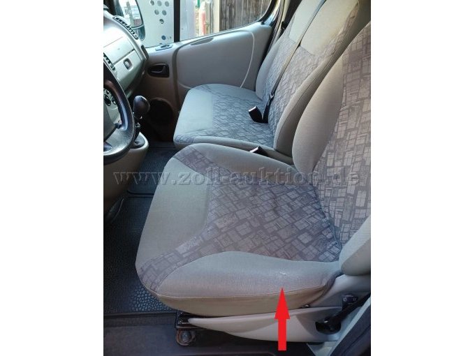 Stoffbeschädigung Sitzfläche Fahrersitz