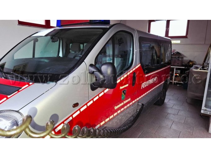 Teilfrontansicht, sowie linke Fahrzeugseite