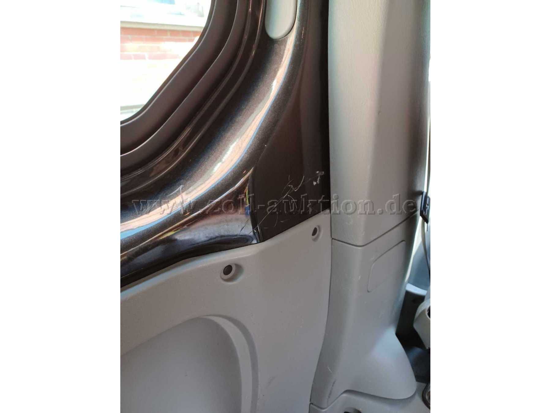 Kratzer Innenraum Fensterverkleidung links