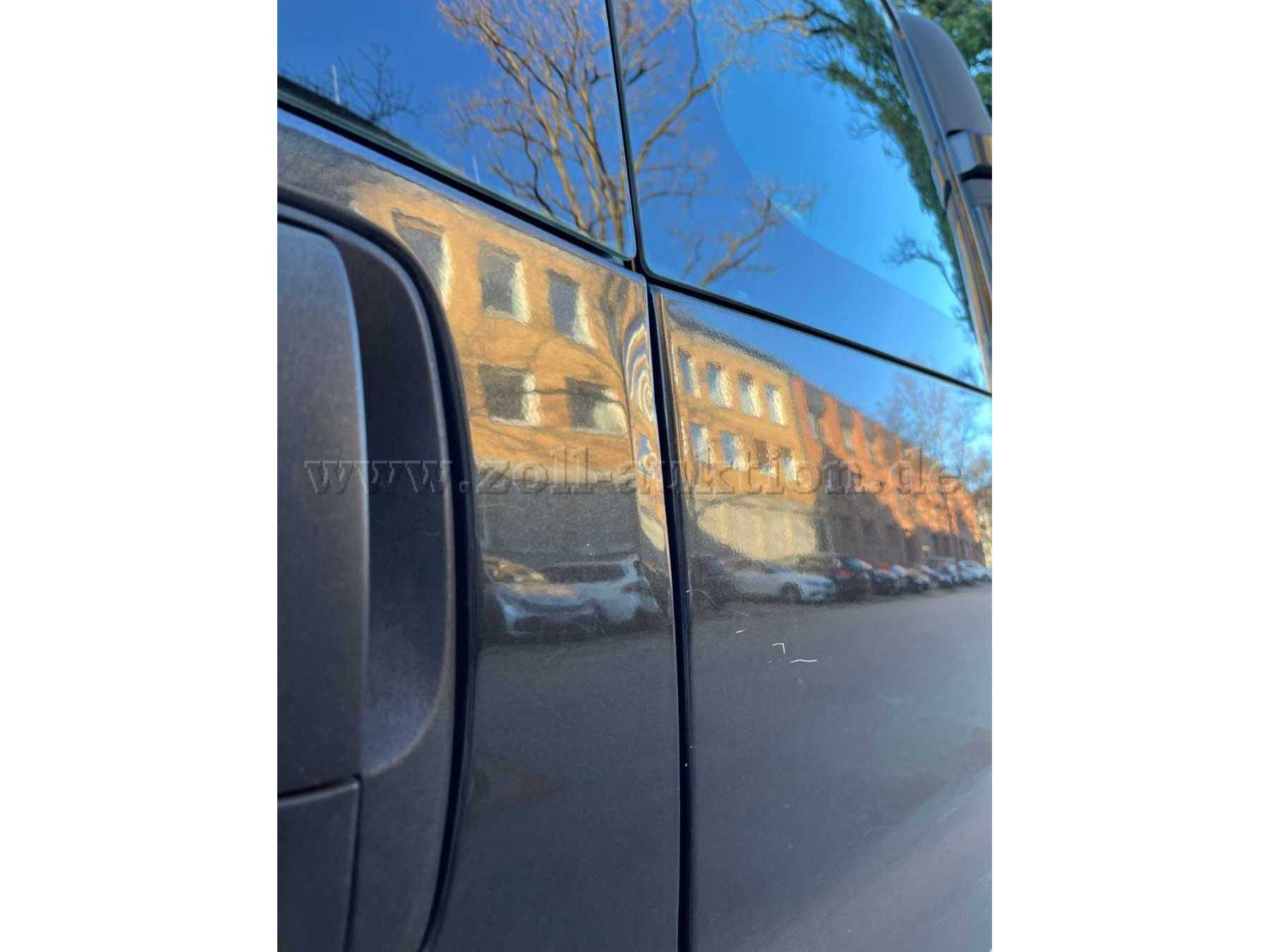 Kratzer und Delle Kofferraumtür