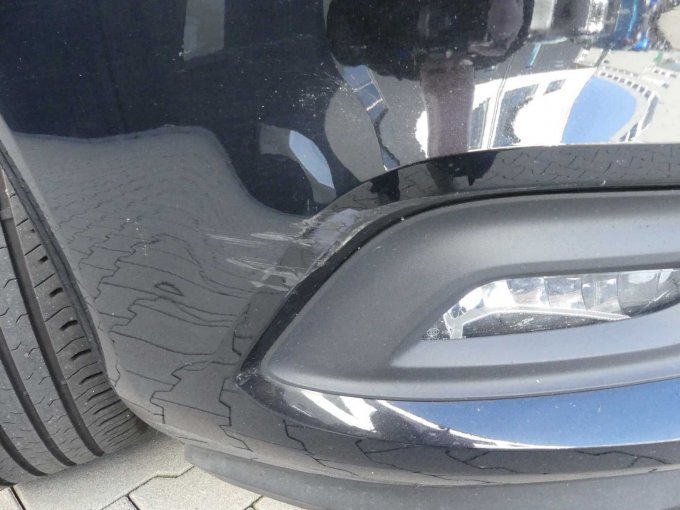 Stoßfänger vorn Anfahrschaden