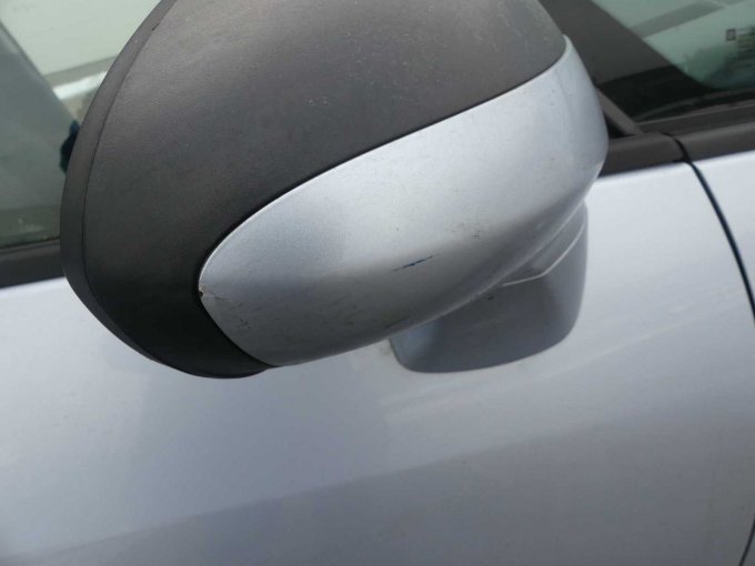 Beispiel Kratzer und Lackschäden Spiegelkappen