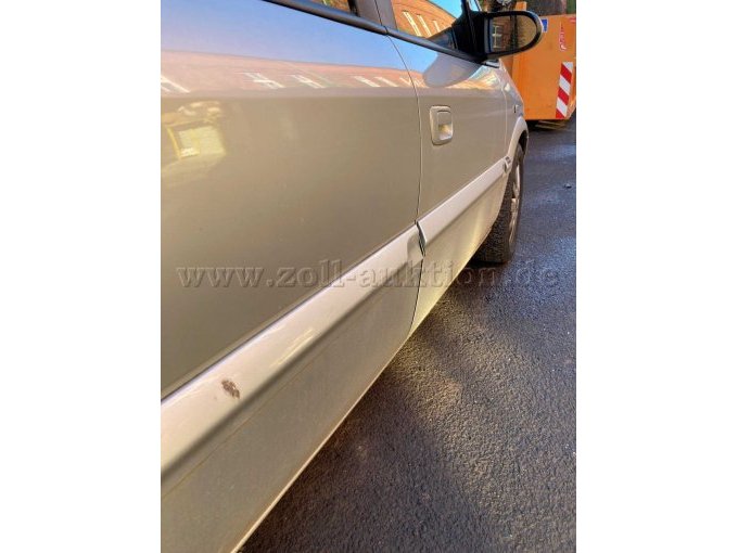 kratzer/Delle rechte Seite