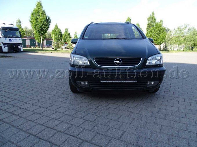 Opel Zafira Gesamtansicht von vorne