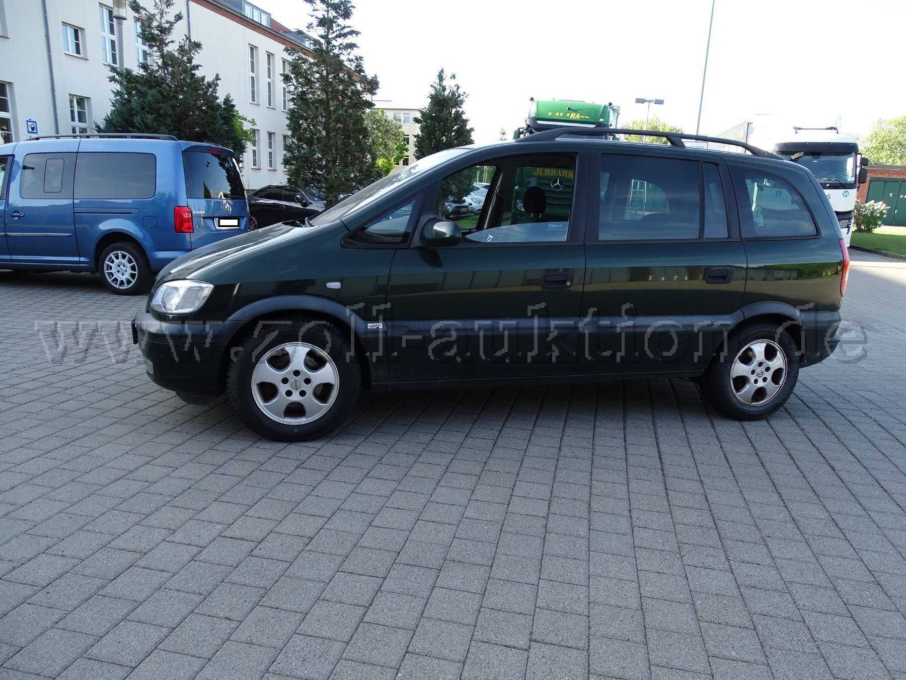 Opel Zafira Gesamtansicht von der linken Seite