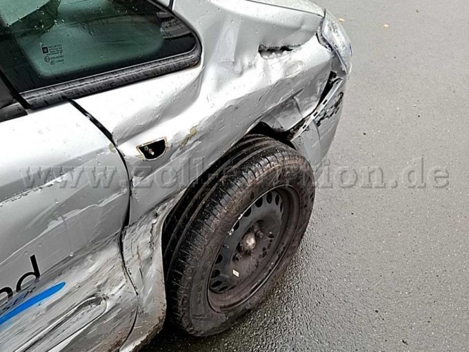 Schaden vorne rechts