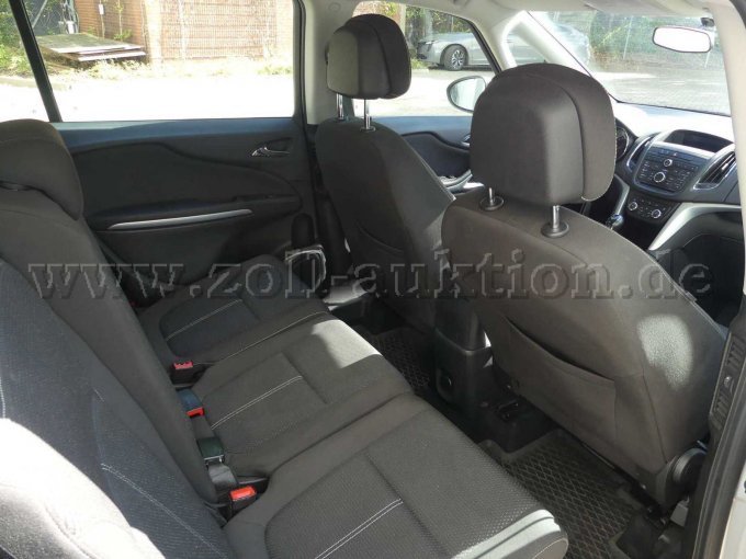 Einstieg und Fahrgastraum hinten rechts